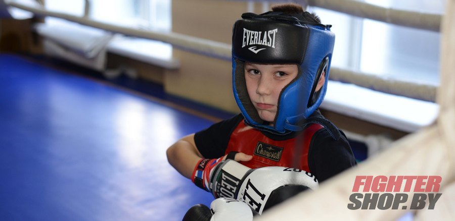 «Ух ты! Даже не заплакал!». Как проходит детская тренировка по муай-тай